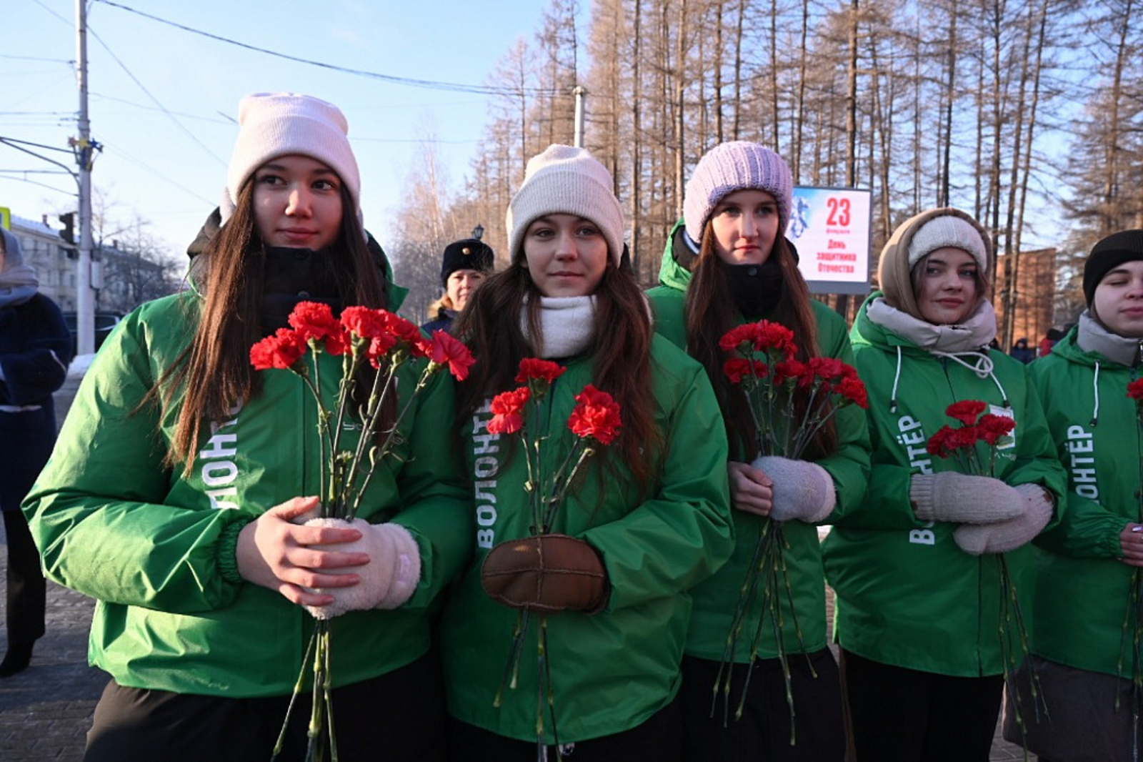 Радий Хабиров возложил цветы к Вечному огню в уфимском парке Победы