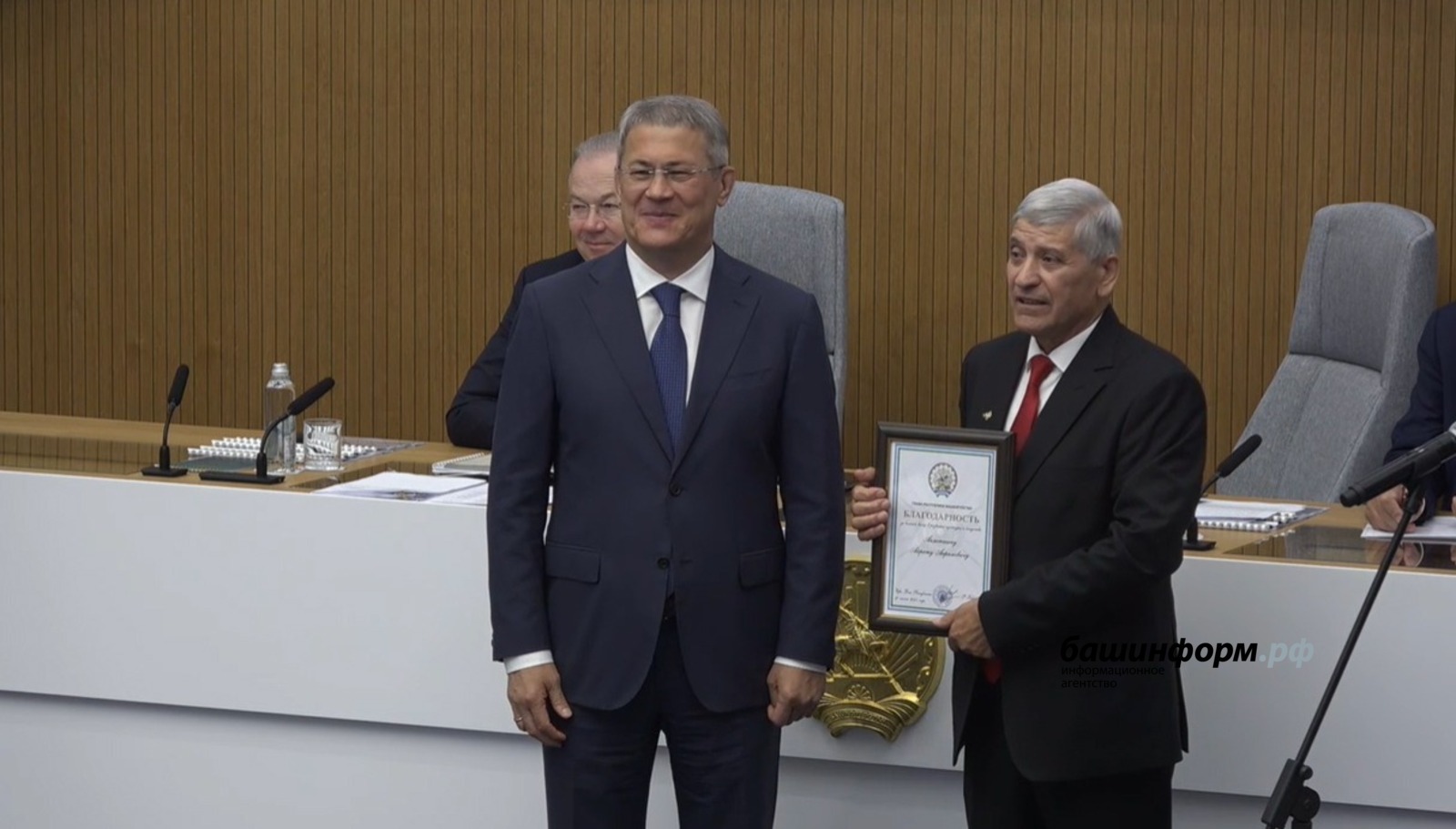 Радий Хабиров вручил награды театральным деятелям Башкортостана