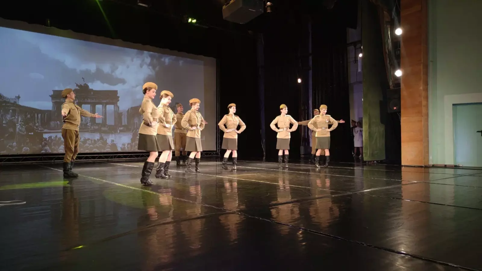 Ансамбль песни и пляски ЦВО провел концерт в городе Салавате