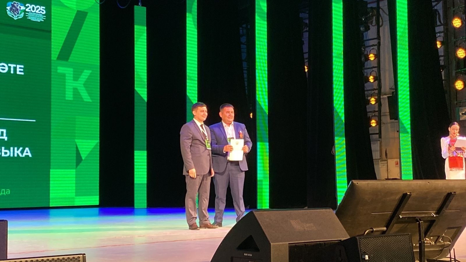 Илһөйәр уҡытыусы, әүҙем йәмәғәтсе