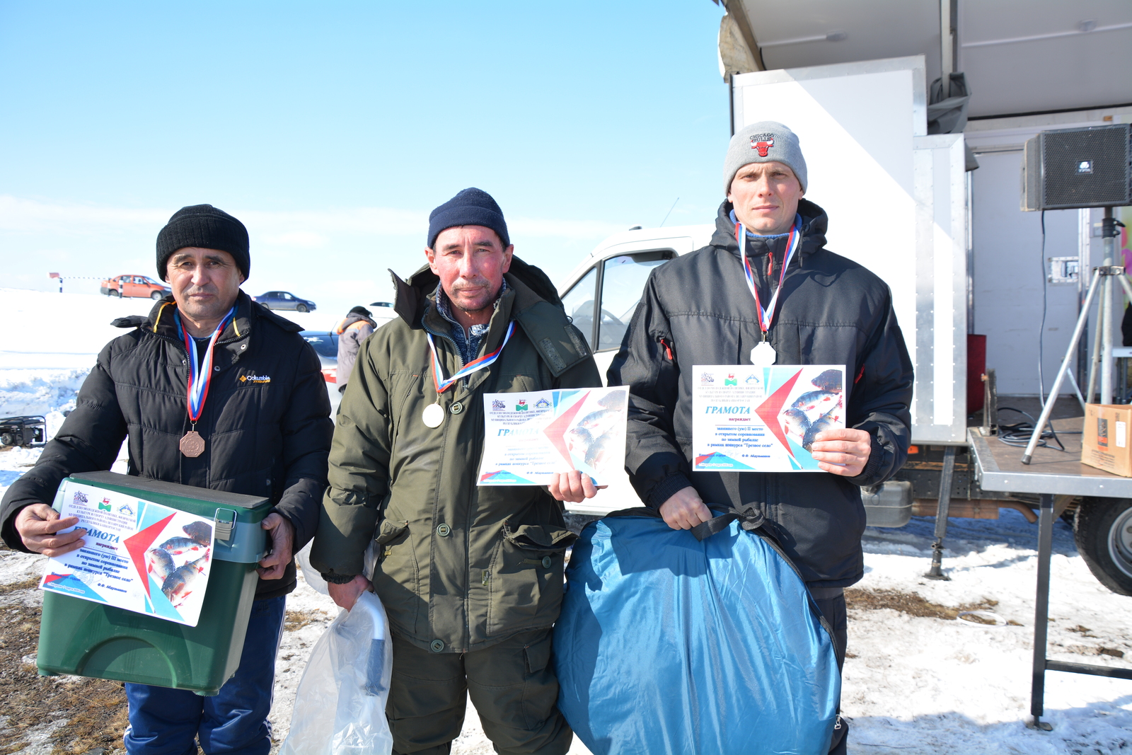 Балыҡсының оҫтаһы - боҙ аҫтынан тотҡаны