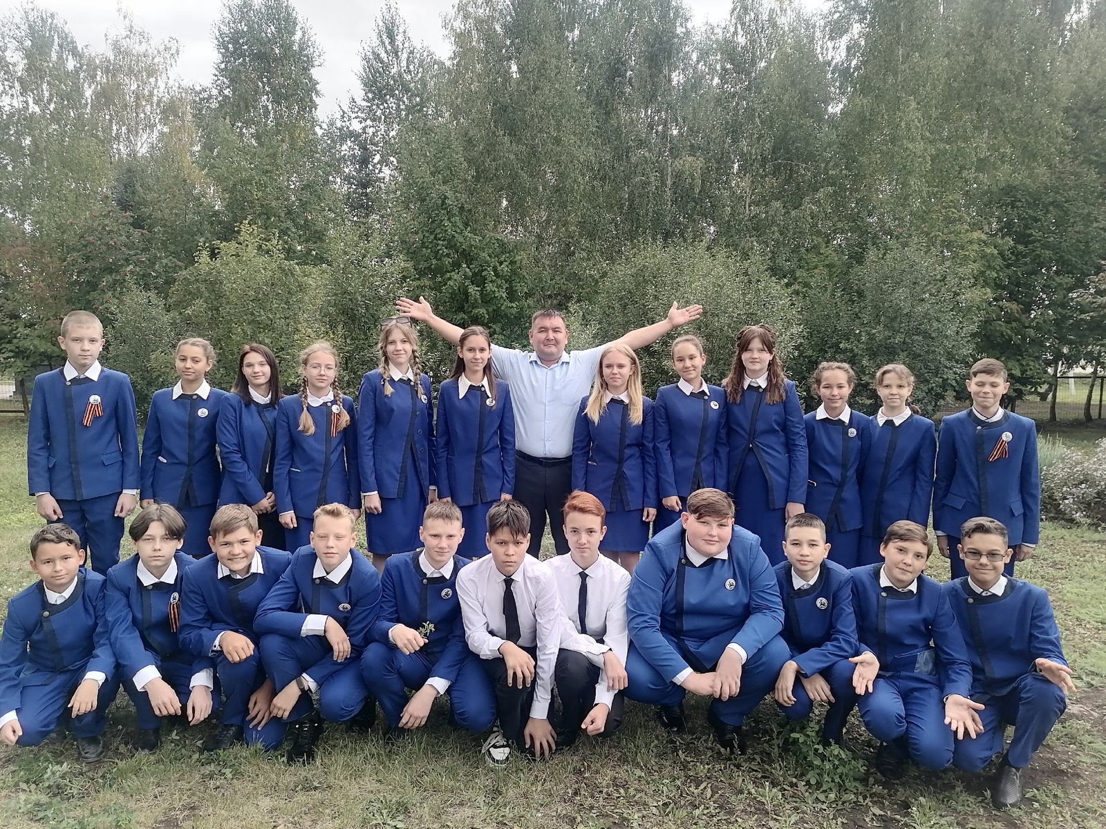 Илһөйәр уҡытыусы, әүҙем йәмәғәтсе