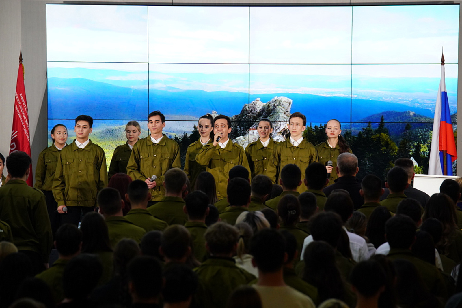 Радий Хабиров принял участие в закрытии трудового семестра студенческих отрядов