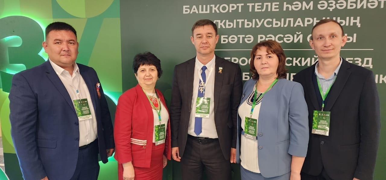 Илһөйәр уҡытыусы, әүҙем йәмәғәтсе