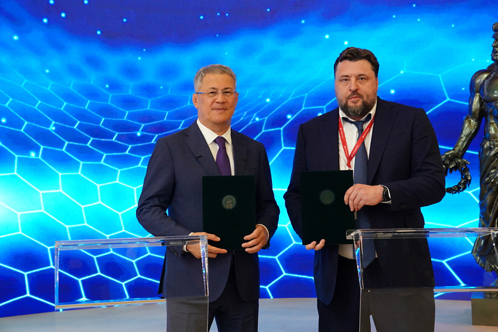 Башкортостан и «Росагролизинг» заключили на площадке ПМЭФ соглашение