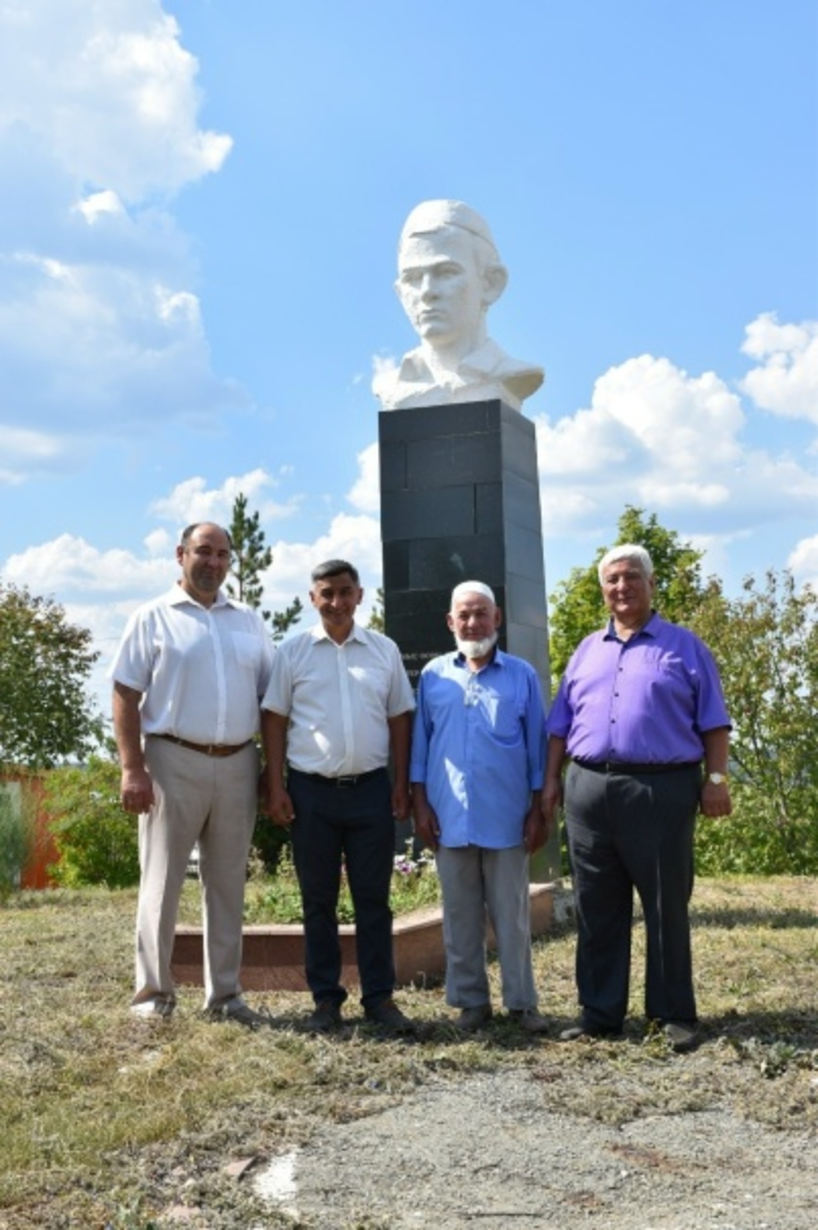 Улар районды етәкләй