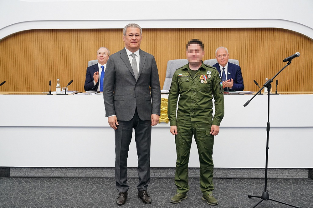 Радий Хабиров вручил медали генерала Шаймуратова участникам СВО из Башкортостана