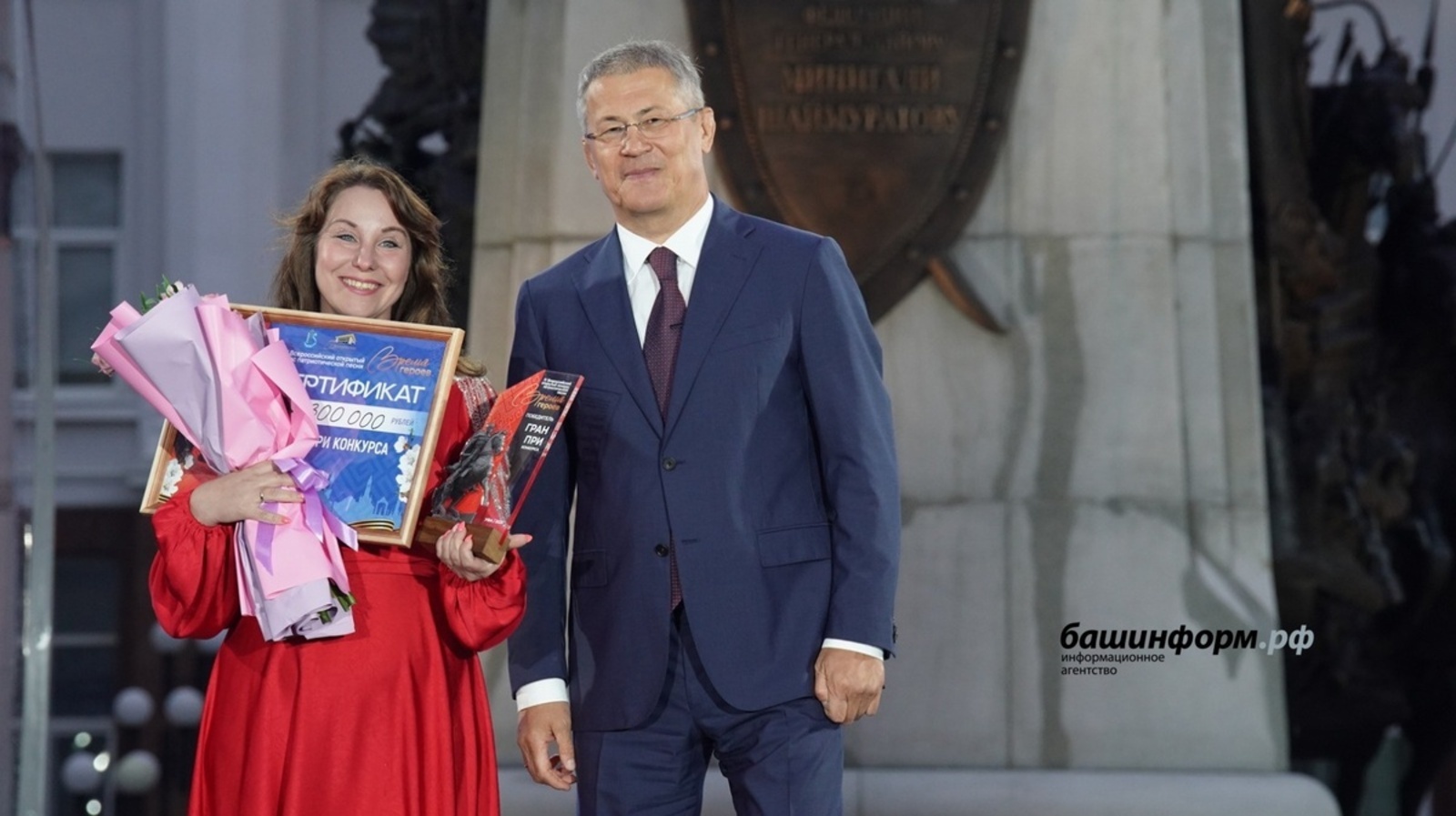 Глава Башкирии наградил победителя патриотического конкурса «Время героев»